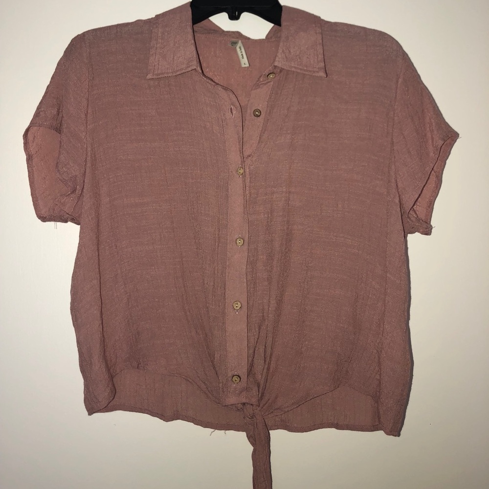 Cute never worn button up!